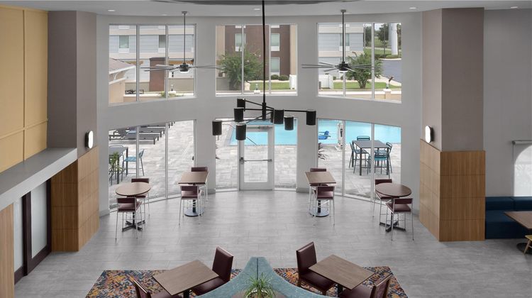 Hampton Inn and Suites Lake City Lobby