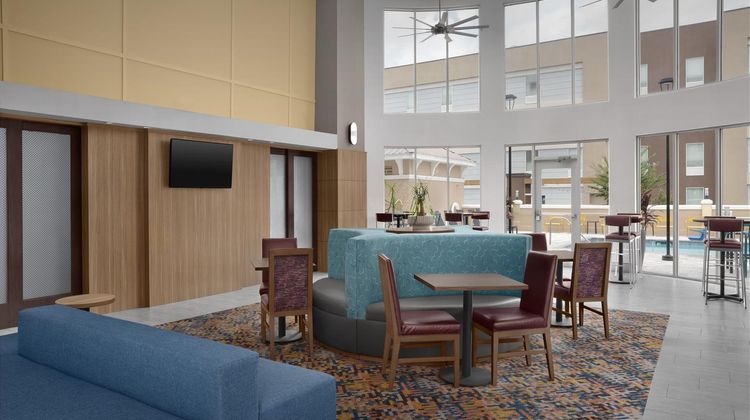 Hampton Inn and Suites Lake City Lobby
