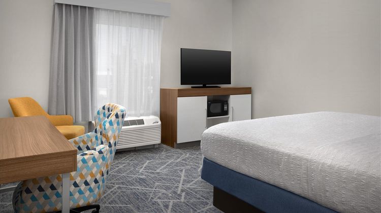 Hampton Inn and Suites Lake City Room