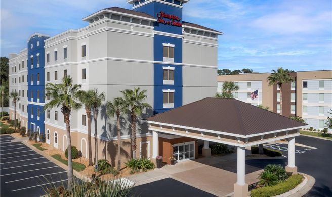 Hampton Inn and Suites Lake City Exterior