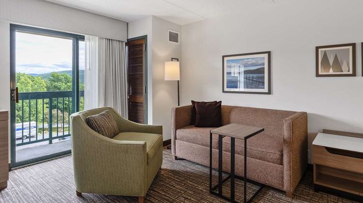 Hampton Inn & Suites Lake George Room