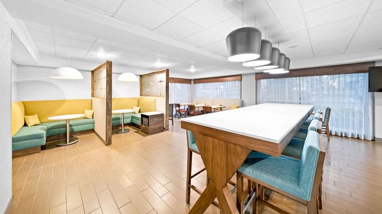 Hampton Inn Lincoln-Heritage Park Lobby