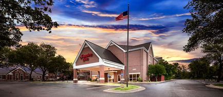 Hampton Inn Lincoln-Heritage Park Exterior