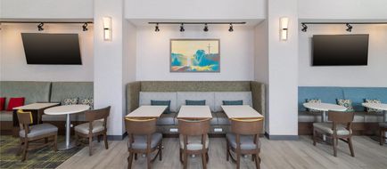 Hampton Inn & Suites Lincoln-NE I-80 Lobby