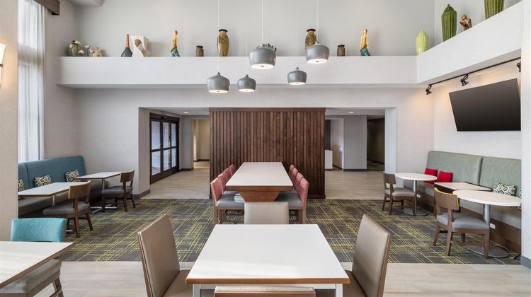 Hampton Inn & Suites Lincoln-NE I-80 Lobby