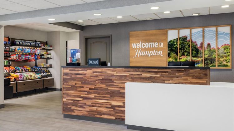 Hampton Inn & Suites Lincoln-NE I-80 Lobby