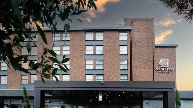 DoubleTree by Hilton London - Ealing Exterior