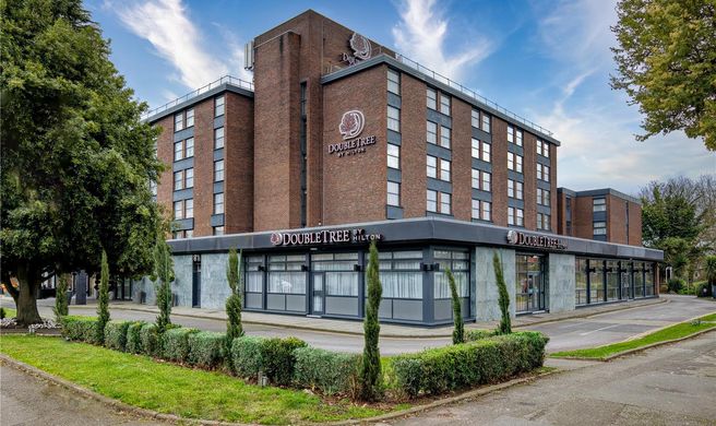DoubleTree by Hilton London - Ealing Exterior
