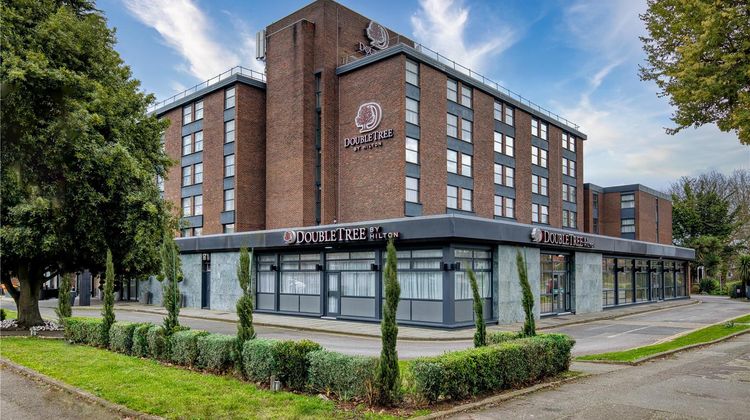 DoubleTree by Hilton London - Ealing Exterior