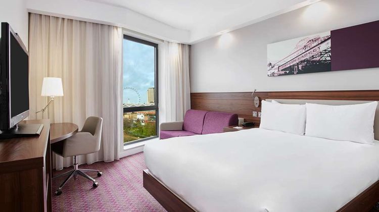 Hampton by Hilton London Waterloo Room