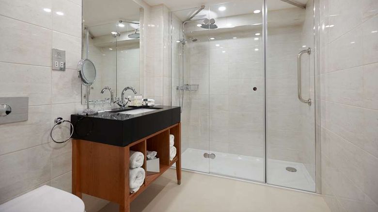 <b>DoubleTree by Hilton Liverpool Room</b>. Images powered by <a href="https://iceportal.shijigroup.com/" title="IcePortal" target="_blank">IcePortal</a>.