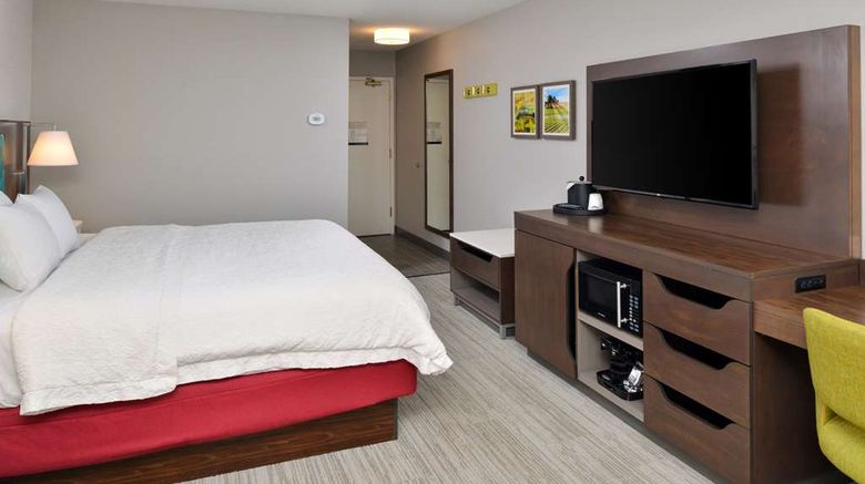 <b>Hampton Inn LaPorte Room</b>. Images powered by <a href="https://iceportal.shijigroup.com/" title="IcePortal" target="_blank">IcePortal</a>.