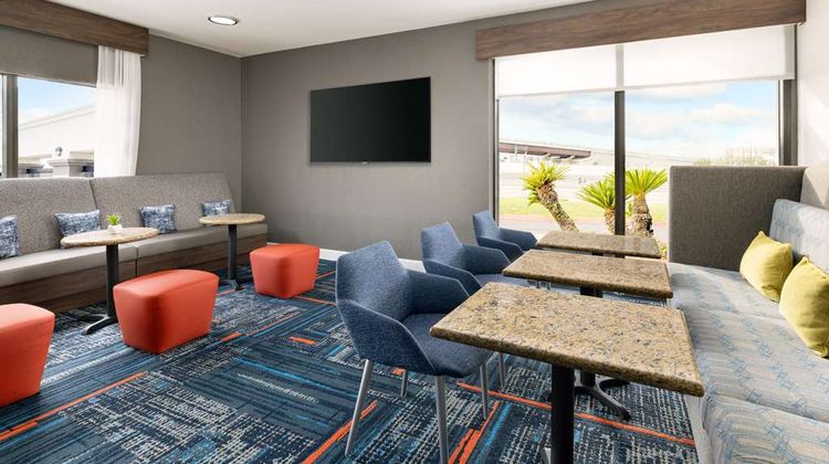 Hampton Inn Laredo Lobby