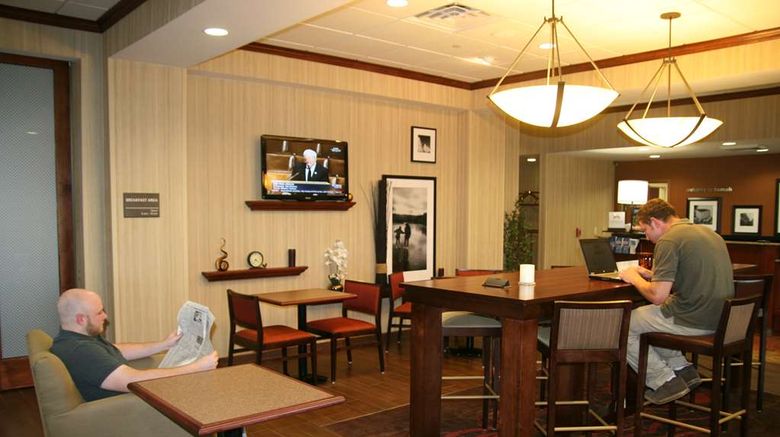 <b>Hampton Inn Tomah Lobby</b>. Images powered by <a href="https://iceportal.shijigroup.com/" title="IcePortal" target="_blank">IcePortal</a>.