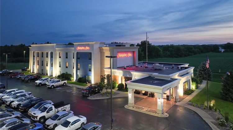 Hampton Inn Tomah Exterior