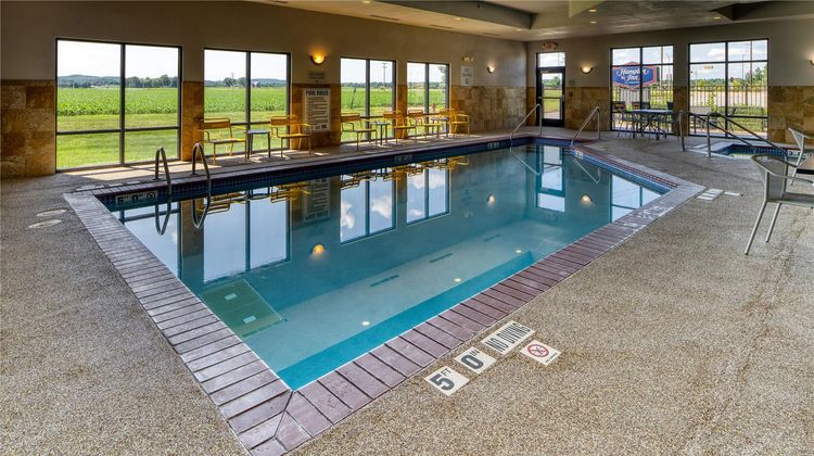 Hampton Inn Tomah Pool