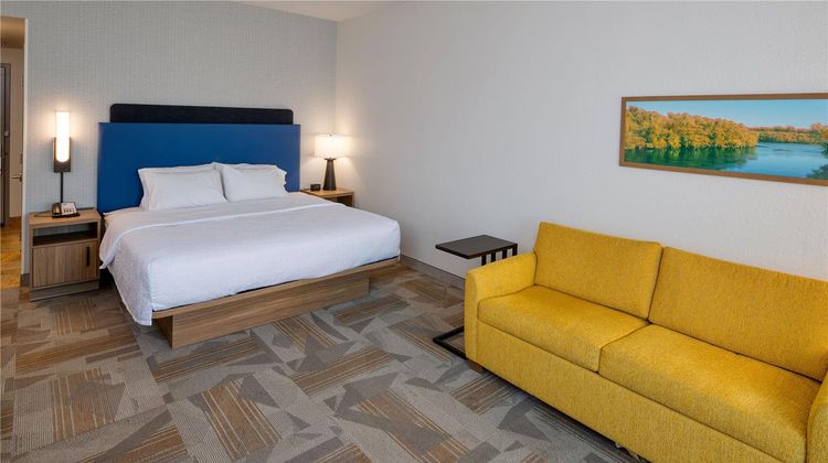 Hampton Inn Tomah Room