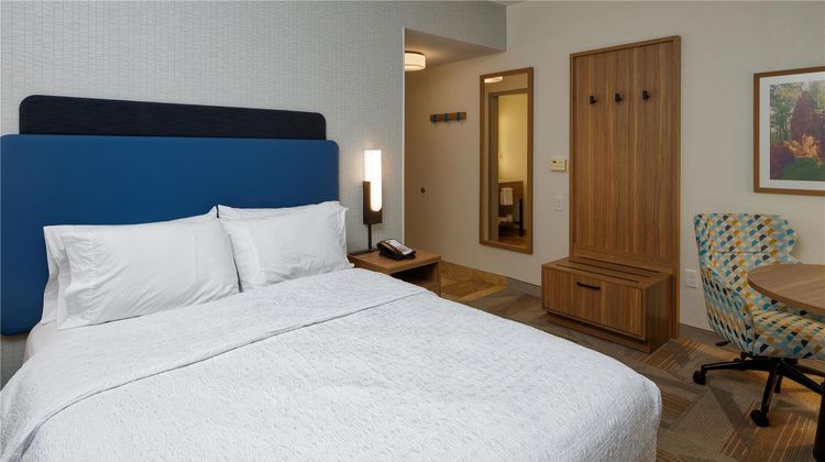 Hampton Inn Tomah Room