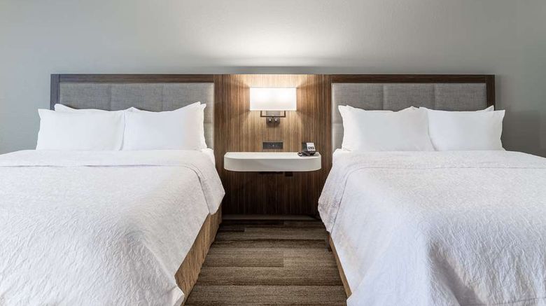 <b>Hampton Inn La Crosse/Onalaska Room</b>. Images powered by <a href="https://iceportal.shijigroup.com/" title="IcePortal" target="_blank">IcePortal</a>.