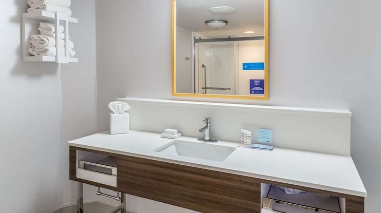 <b>Hampton Inn La Crosse/Onalaska Room</b>. Images powered by <a href="https://iceportal.shijigroup.com/" title="IcePortal" target="_blank">IcePortal</a>.