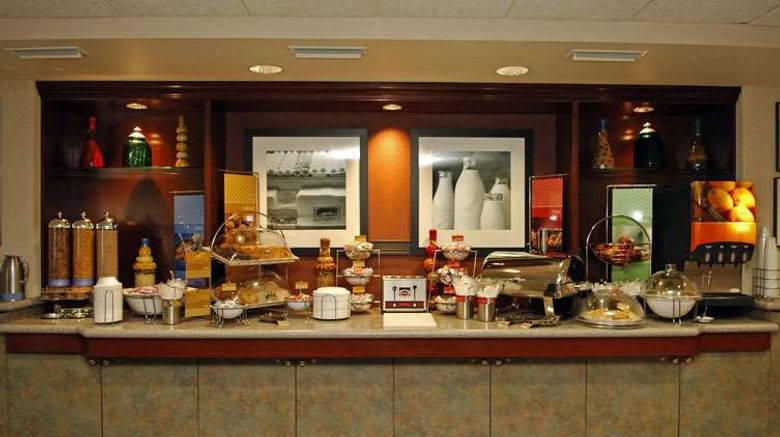 <b>Hampton Inn La Crosse/Onalaska Restaurant</b>. Images powered by <a href="https://iceportal.shijigroup.com/" title="IcePortal" target="_blank">IcePortal</a>.