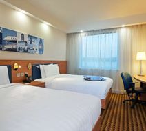 Hampton by Hilton London Luton Airport Room