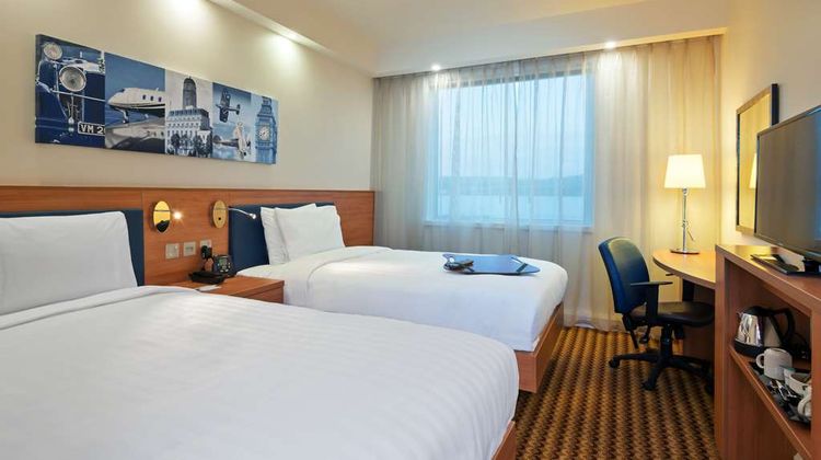 Hampton by Hilton London Luton Airport Room