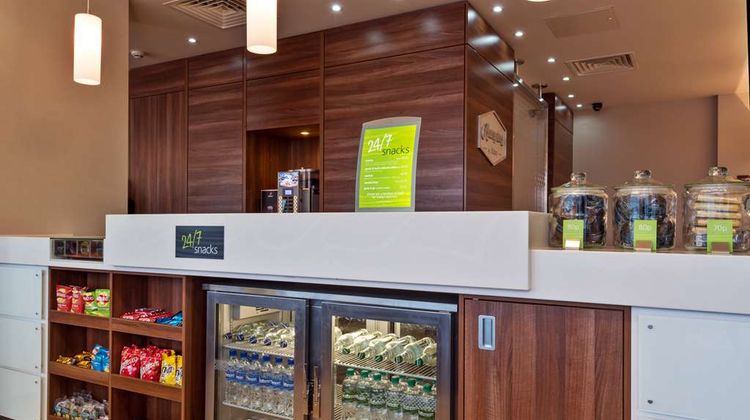 Hampton by Hilton London Luton Airport Room