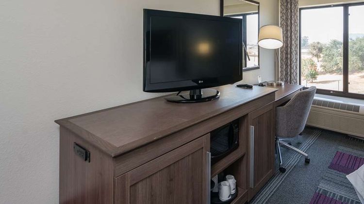 Hampton Inn Livermore Room
