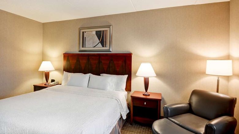 <b>Hampton Inn Lewisburg Room</b>. Images powered by <a href="https://iceportal.shijigroup.com/" title="IcePortal" target="_blank">IcePortal</a>.