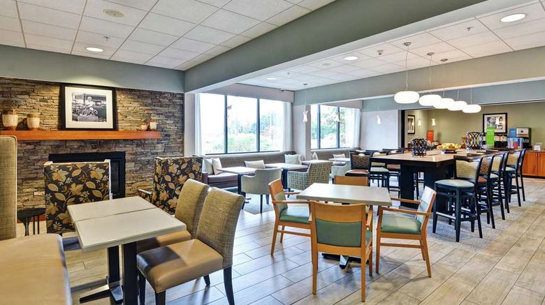 <b>Hampton Inn Lewisburg Lobby</b>. Images powered by <a href="https://iceportal.shijigroup.com/" title="IcePortal" target="_blank">IcePortal</a>.