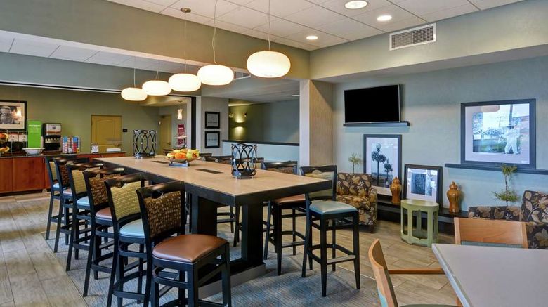 <b>Hampton Inn Lewisburg Lobby</b>. Images powered by <a href="https://iceportal.shijigroup.com/" title="IcePortal" target="_blank">IcePortal</a>.
