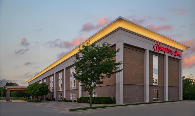 Hampton Inn Lawrence Exterior