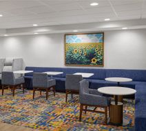 Hampton Inn Lawrence Lobby