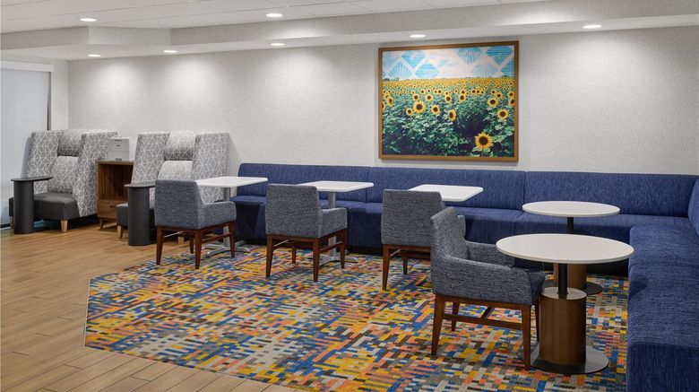 <b>Hampton Inn Lawrence Lobby</b>. Images powered by <a href="https://iceportal.shijigroup.com/" title="IcePortal" target="_blank">IcePortal</a>.