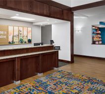 Hampton Inn Lawrence Lobby