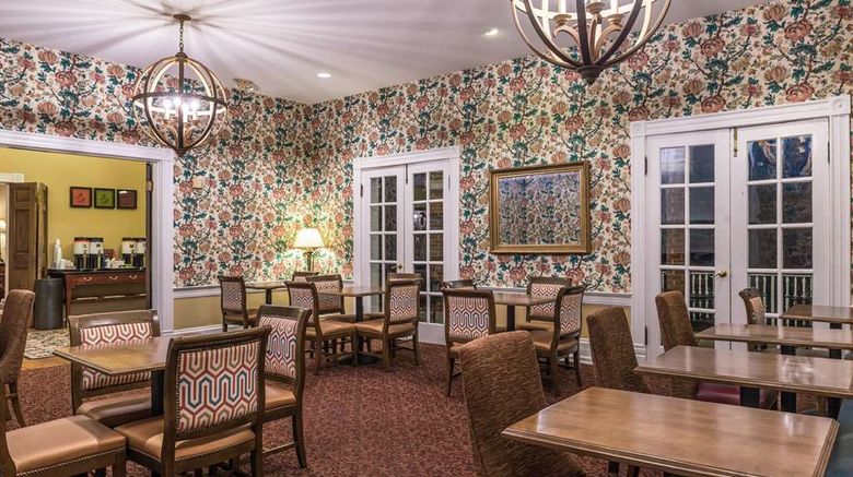 <b>Hampton Inn Lexington Historic Area Lobby</b>. Images powered by <a href="https://iceportal.shijigroup.com/" title="IcePortal" target="_blank">IcePortal</a>.