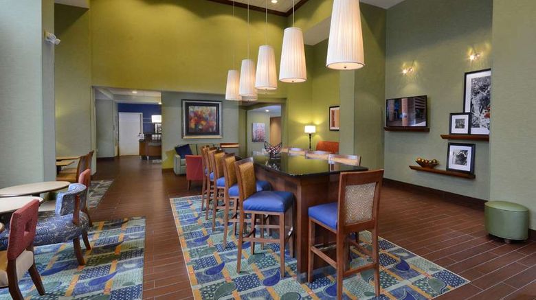 <b>Hampton Inn & Suites Lynchburg Restaurant</b>. Images powered by <a href="https://iceportal.shijigroup.com/" title="IcePortal" target="_blank">IcePortal</a>.
