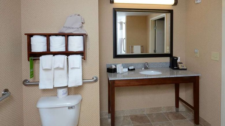 <b>Hampton Inn & Suites Lynchburg Room</b>. Images powered by <a href="https://iceportal.shijigroup.com/" title="IcePortal" target="_blank">IcePortal</a>.