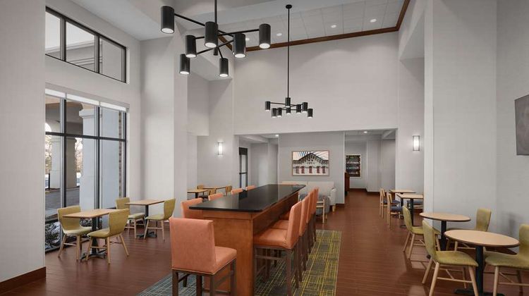 Hampton Inn & Suites Lynchburg Lobby