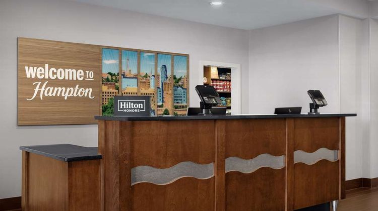 Hampton Inn & Suites Lynchburg Lobby