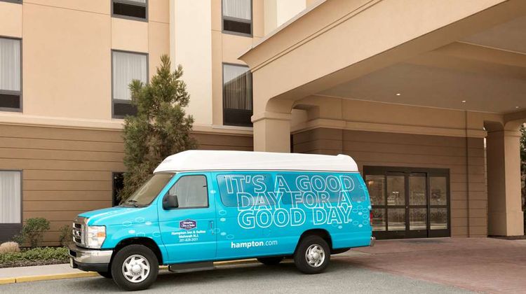 Hampton Inn & Suites Mahwah Exterior