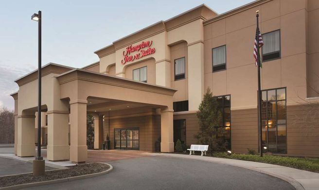 Hampton Inn & Suites Mahwah Exterior