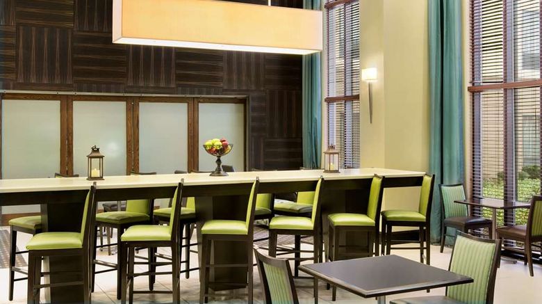 <b>Hampton Inn & Suites Mahwah Restaurant</b>. Images powered by <a href="https://iceportal.shijigroup.com/" title="IcePortal" target="_blank">IcePortal</a>.