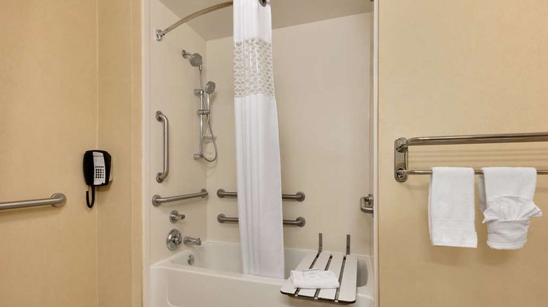 <b>Hampton Inn & Suites Mahwah Room</b>. Images powered by <a href="https://iceportal.shijigroup.com/" title="IcePortal" target="_blank">IcePortal</a>.