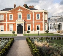 DoubleTree by Hilton Hotel & Spa Chester Exterior