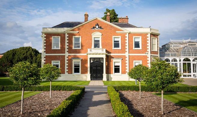 DoubleTree by Hilton Hotel & Spa Chester Exterior