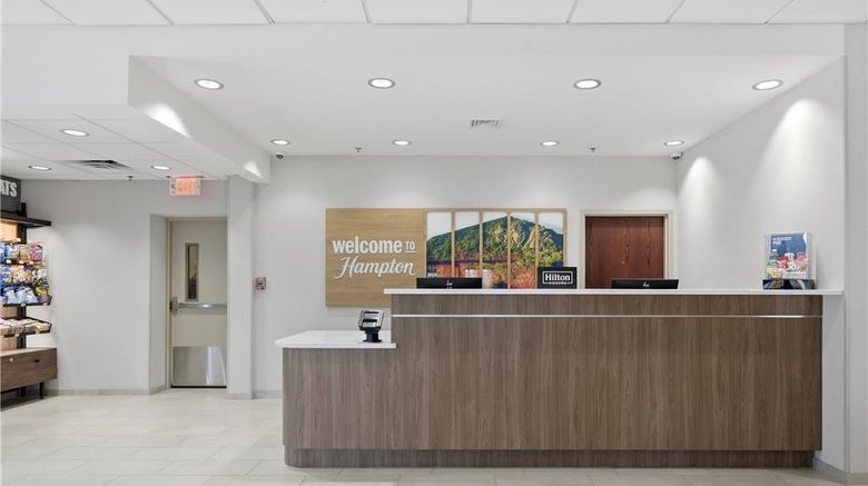 <b>Hampton Inn Inwood Lobby</b>. Images powered by <a href="https://iceportal.shijigroup.com/" title="IcePortal" target="_blank">IcePortal</a>.