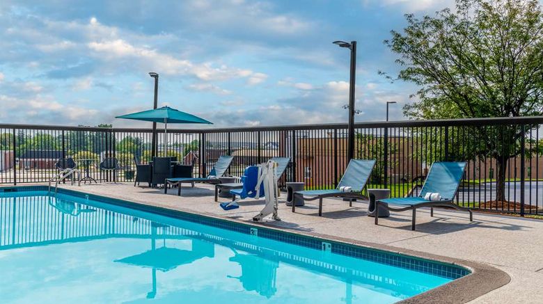 <b>Hampton Inn Martinsburg Pool</b>. Images powered by <a href="https://iceportal.shijigroup.com/" title="IcePortal" target="_blank">IcePortal</a>.