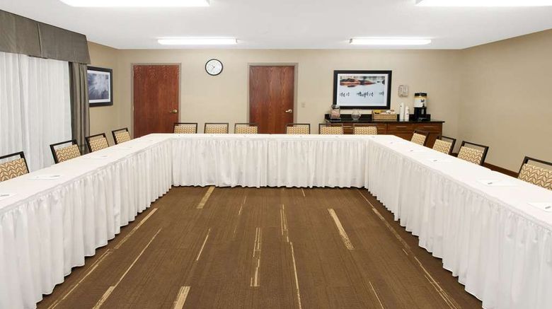<b>Hampton Inn Birch Run-Frankenmuth Meeting</b>. Images powered by <a href="https://iceportal.shijigroup.com/" title="IcePortal" target="_blank">IcePortal</a>.
